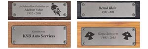 Kann ich meiner Glasdon-Bank eine Gedenktafel hinzuf&uuml;gen?