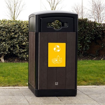 Origin Curve gemischter Recyclingbehälter in einer städtischen Umgebung
