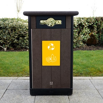 Origin Horizon Gemischter Recyclingbehälter in ländlicher Umgebung