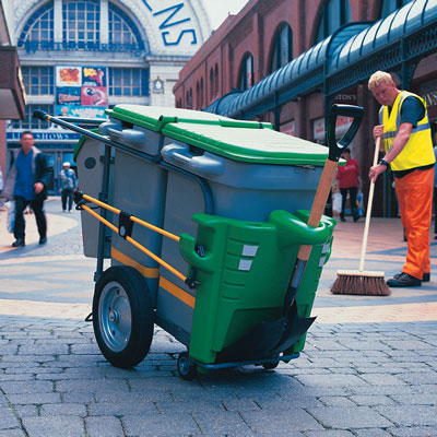 Carros de barrenderos y pinza para recoger basura