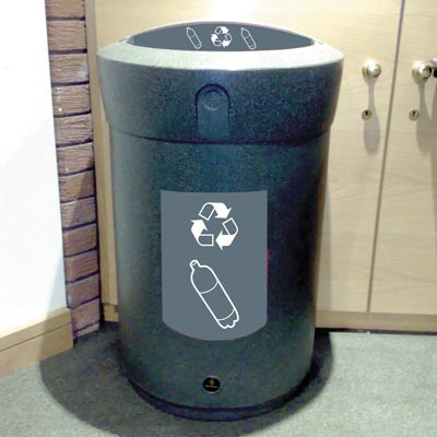 Delta&trade; Contenedor para pl&aacute;stico 110 litros