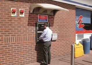 Abri Eclipse™ pour extérieur dehors d’une station-service