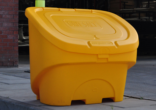 Bac à sel Nestor™ 400 litres de déneigement à l’extérieur