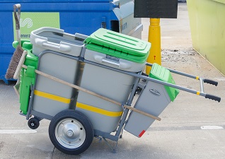 Chariot de voirie double vert avec pince dehors services de transport