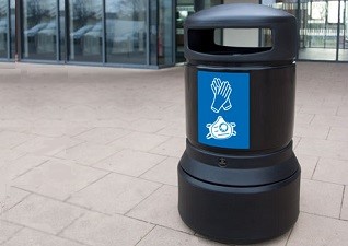 Poubelle pour EPI Plaza® à l'extérieur d’une entreprise de service d'utilité publique
