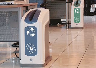 Poubelles de tri sélectif intérieur Nexus® 50 pour papier dans un bureau