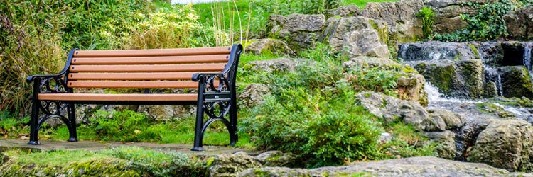 Banc Lowther dans un parc