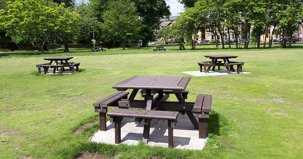 Tables de pique-nique Glasdon Pembridge fabriquées à partir de plastique recyclé