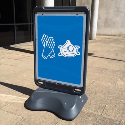 Stop trottoir Advocate&trade; - panneau d'information EPI / COVID-19 Id&eacute;al pour un affichage des mesures de distanciation sociale