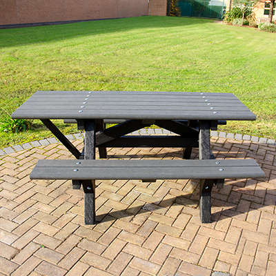 Table de pique-nique Clifton&trade; avec acc&egrave;s pour fauteuil roulant