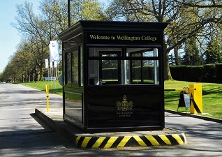 Heritage™ Housings in black for college entrance area with entrance sign
