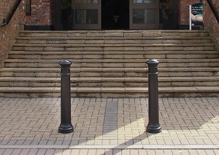 Manchester™ bollards in black outside café and restaurant