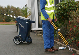 Skipper™ orderly cleaning trolley in navy blue with person collecting litter