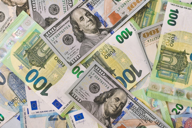 pile of euro notes