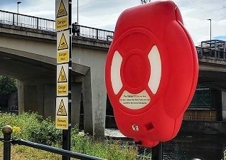 Guardian™ reddingsboeikasten opslagcontainer in rood