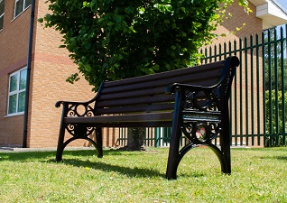 Lowther™ parkbank met rugleuning in gerecycleerd aluminium