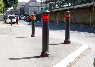Manchester™ verkeerspaal afzetpaal traditionele stijl in zwart