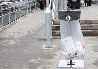 Orbis™ Zakhouder transparante voor buiten next to train