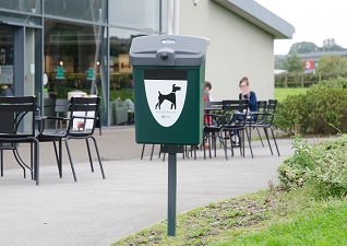 Terrier™ 25 hondenpoepafvalbak voor buitengebruik in groen