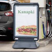 Advocate znak plakatu