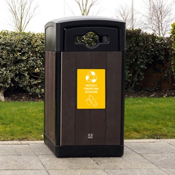 Pojemnik do recyklingu Origin Curve w środowisku miejskim