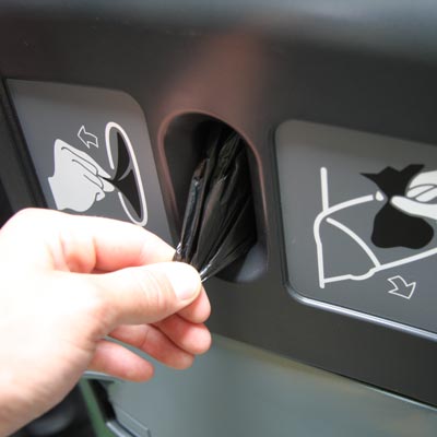 Papperskorg med dispenser f&ouml;r hundp&aring;sar Retriever City