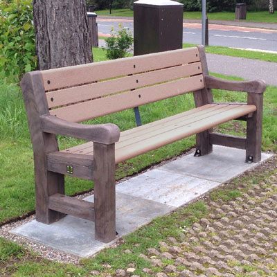 elwood i ljusbrun timberpol