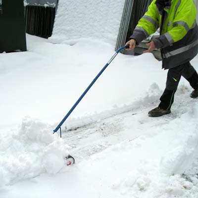Sn&ouml;skyffel p&aring; hjul Snowscoop &auml;r l&auml;tthanterlig