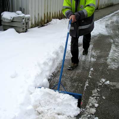 Sn&ouml;skyffeln hj&auml;lper med att enkelt och smidigt skyffla sn&ouml;