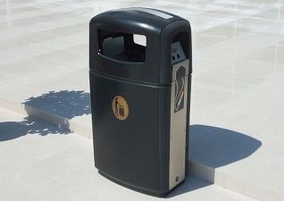 Integro™ Cigarette Litter Combo Bin, 2-in-1 ashtray in black