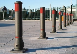 Neopolitan™ 150 Bollard with retroflective banding as verge marker in car park