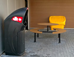 Combo Delta Litter Bin with Nestor 400 Grit Salt Container