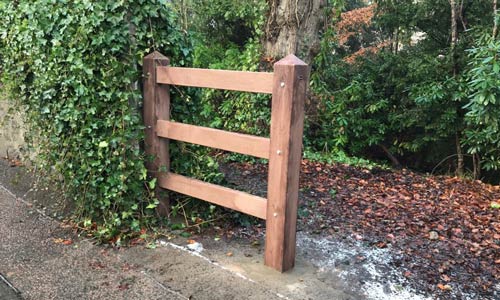 Glasdon Gateway Fence Road View