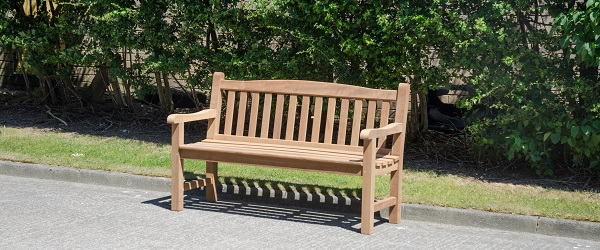 A Larbreck Seat fixed on a public pathway