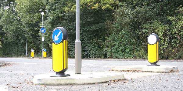 Signmaster bollard highlighting hazards to drivers