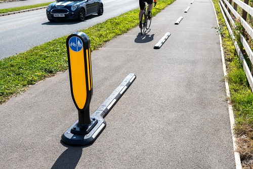 endurokerb cycle lane defender separating a cycle path from a pedestrian path
