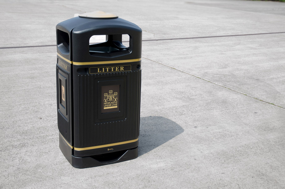 Glasdon Jubilee&trade; 110 Litter Bin with personalised front graphic