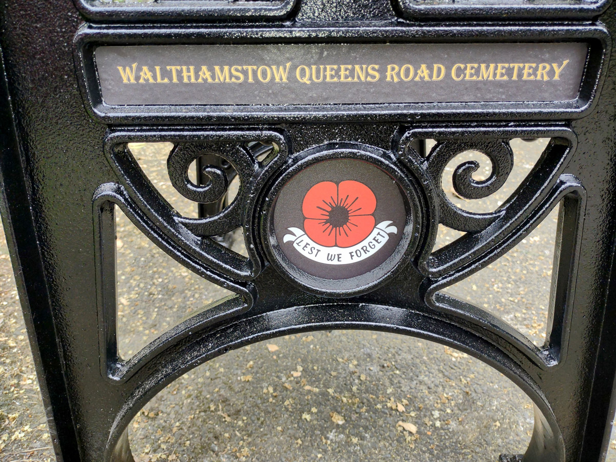 Lowther&trade; Seat with personalised circular plaque