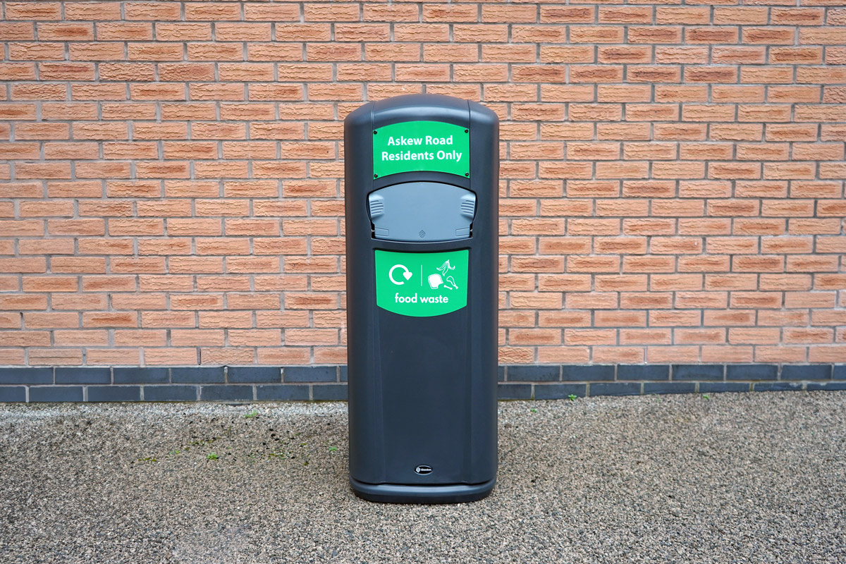 Retriever City&trade; Food Waste Bin with personalised graphics 