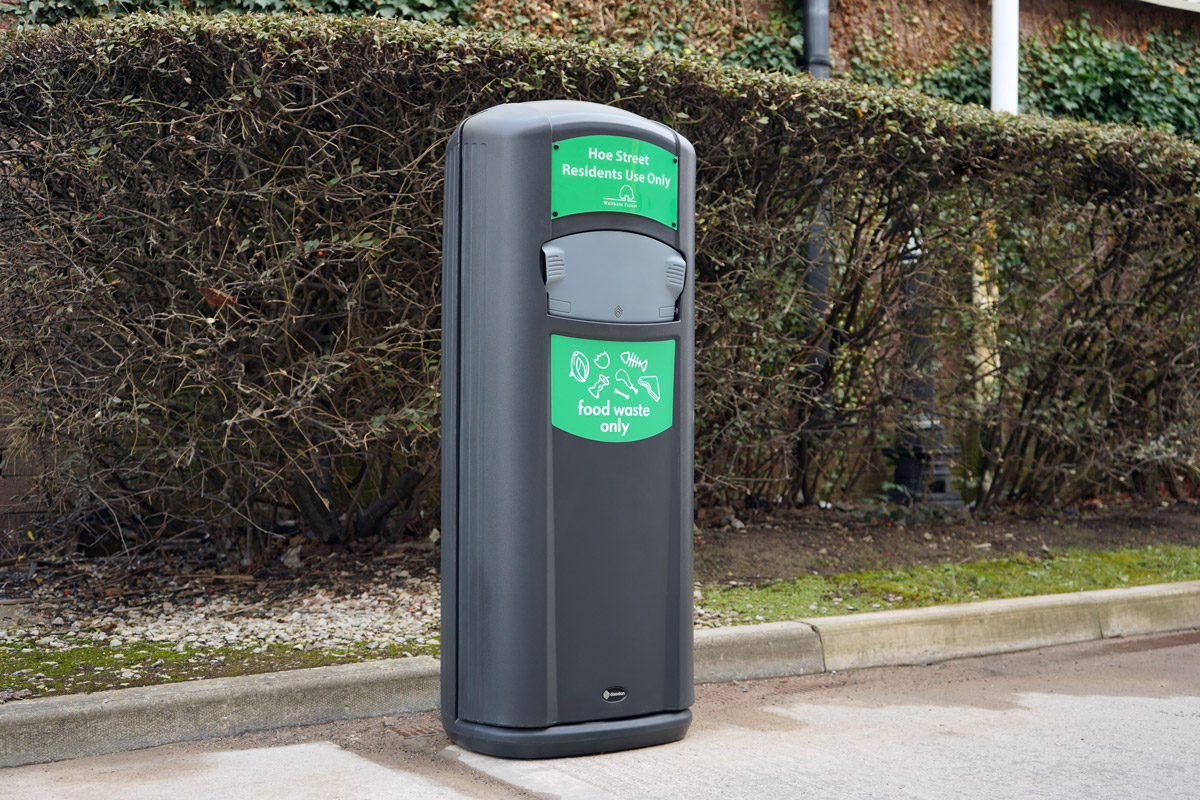 Retriever City&trade; Food Waste Bin with personalised graphics 