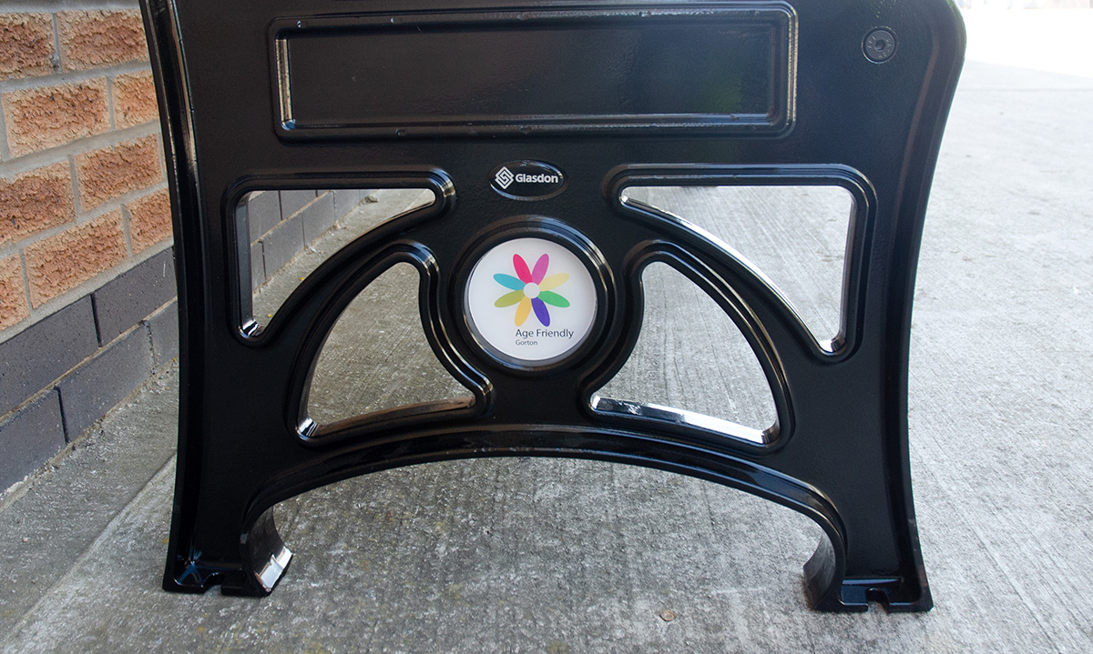 Stanford&trade; Seat with personalised circular polycarbonate plaque