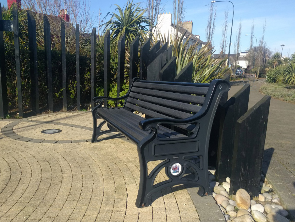 Stanford&trade; Seat with personalised circular plaque