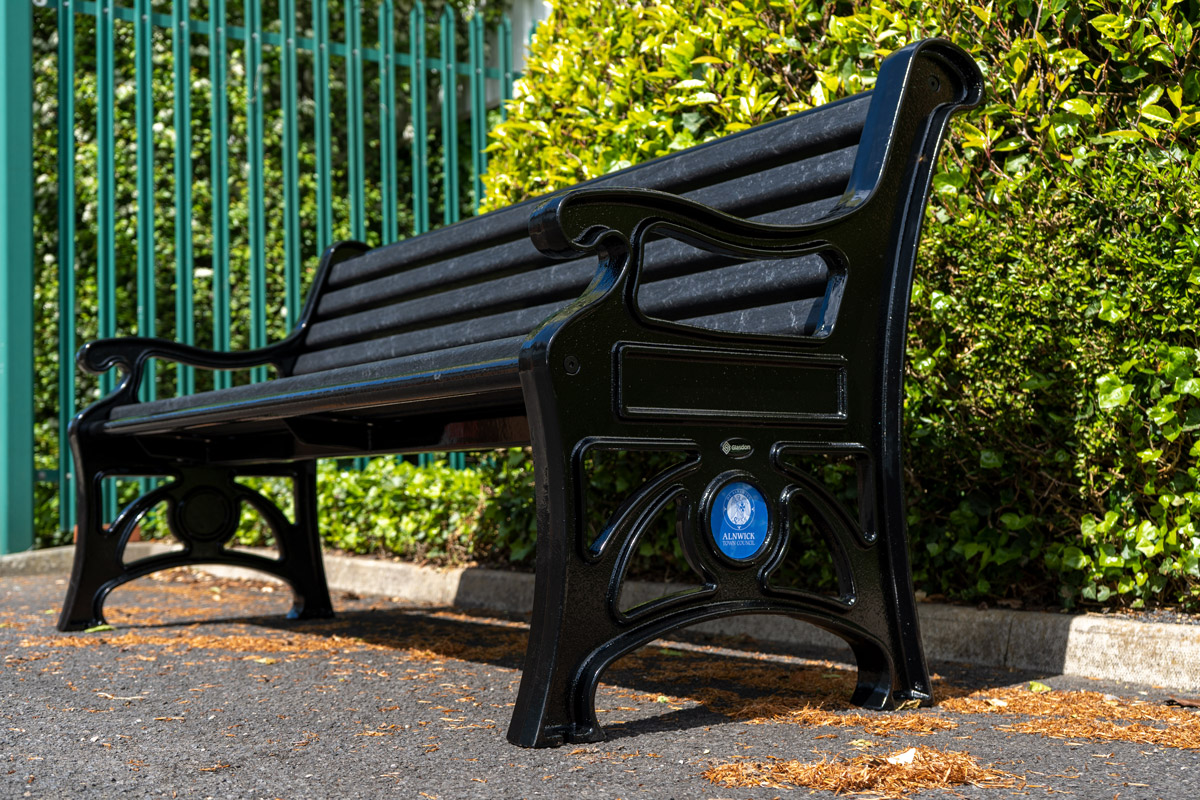 Stanford&trade; Seat with personalised circular plaque
