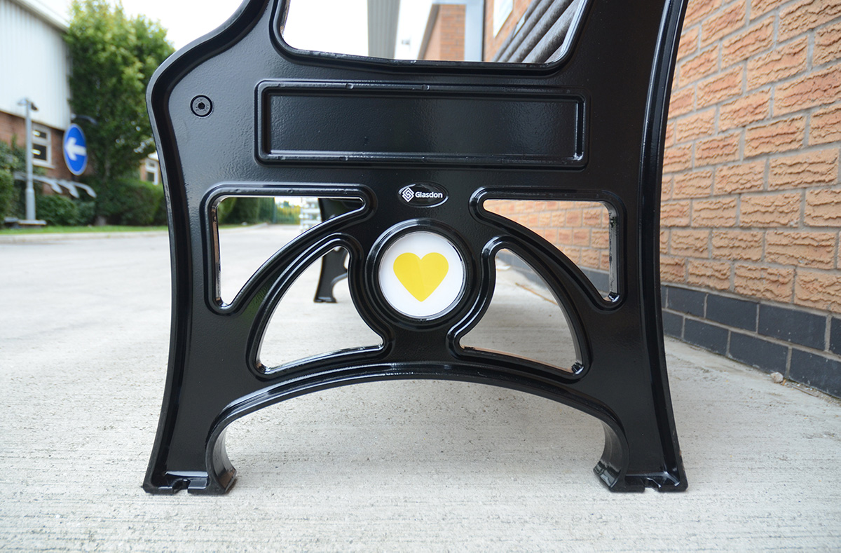 Stanford&trade; Seat with personalised circular polycarbonate plaque